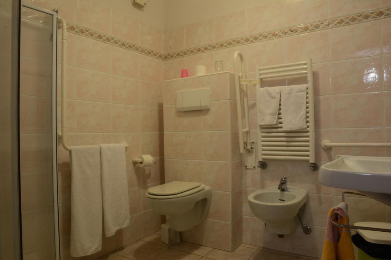 Hotel Pezzoli1938 Гресан Екстериор снимка